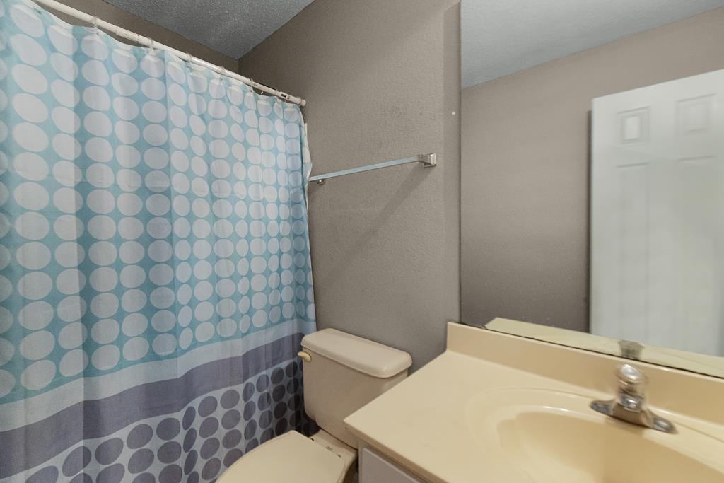 885 Ruby Creek Cove Memphis, TN 38109 - Photo 16 of 25 a bathroom with a sink and a toilet