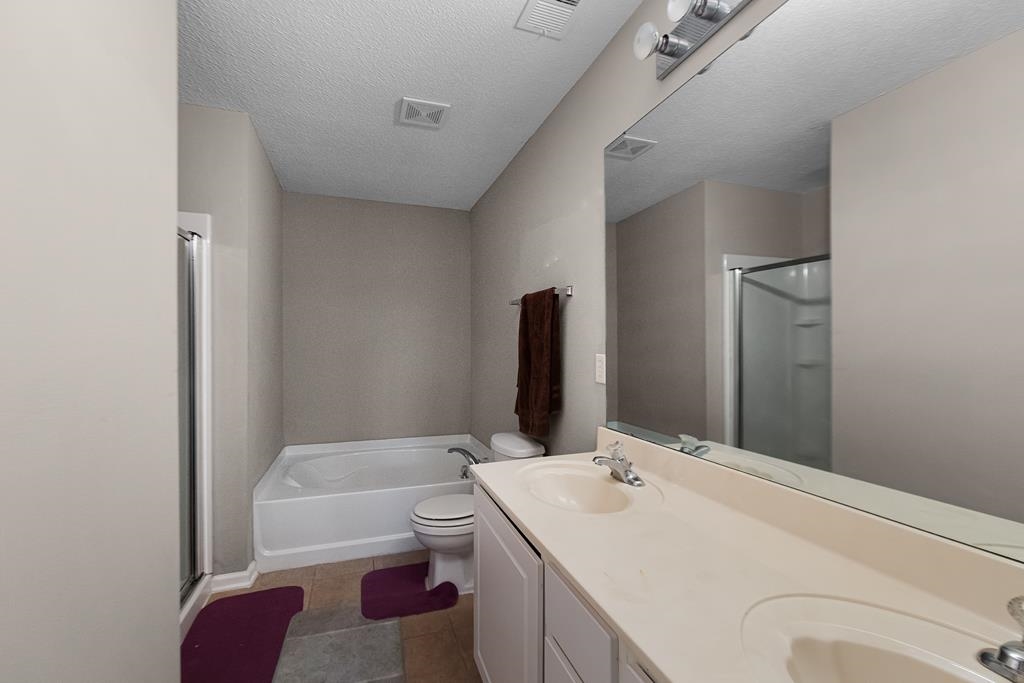885 Ruby Creek Cove Memphis, TN 38109 - Photo 21 of 25 a bathroom with a sink and a mirror