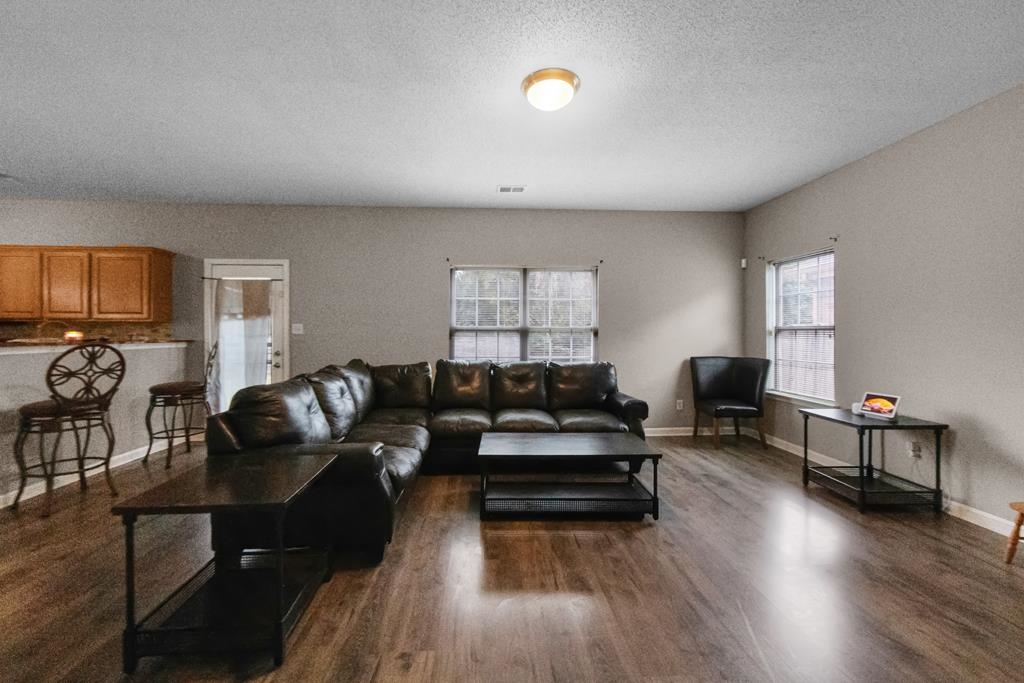 885 Ruby Creek Cove Memphis, TN 38109 - Photo 10 of 25 a living room with furniture and wooden floor