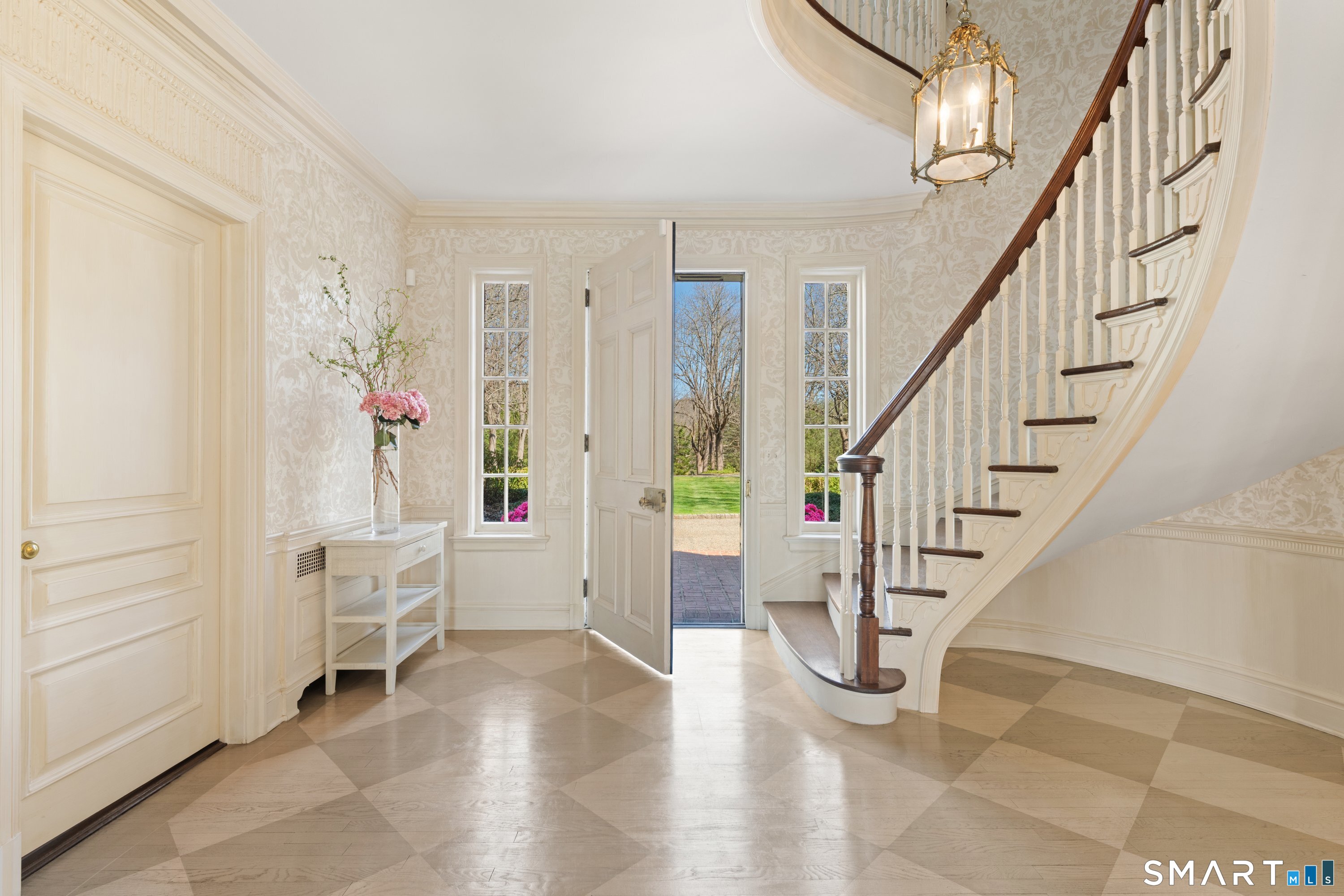 131 Pecksland Road Greenwich, CT 06831 - Photo 3 of 36