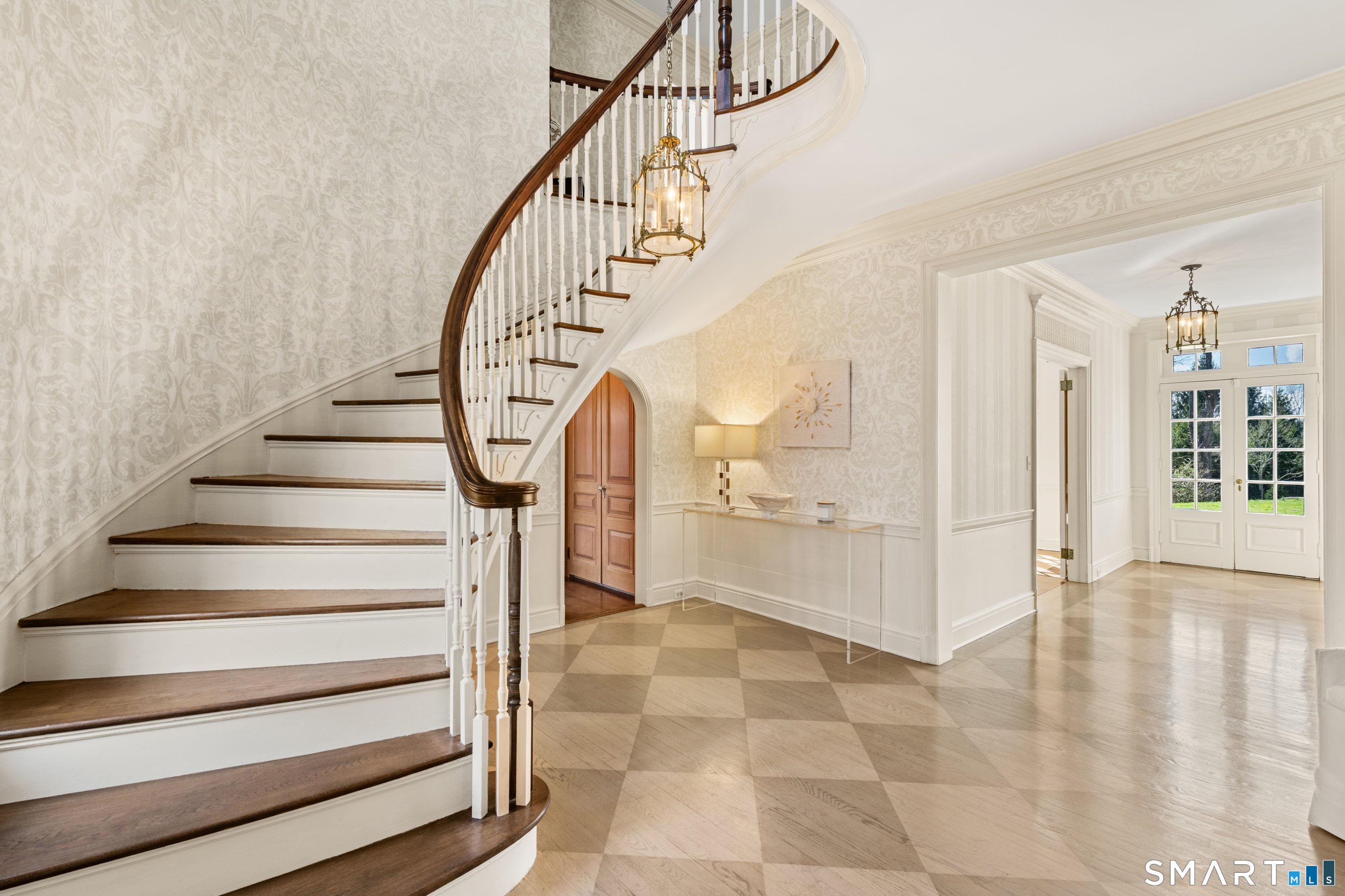 131 Pecksland Road Greenwich, CT 06831 - Photo 4 of 36