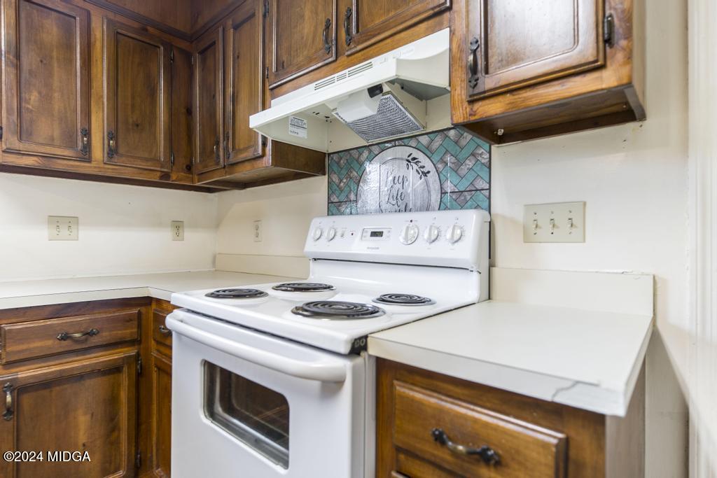 118 Toomer Road Perry, GA 31069 - Photo 17 of 30 a kitchen with stainless steel appliances granite countertop a stove and a microwave