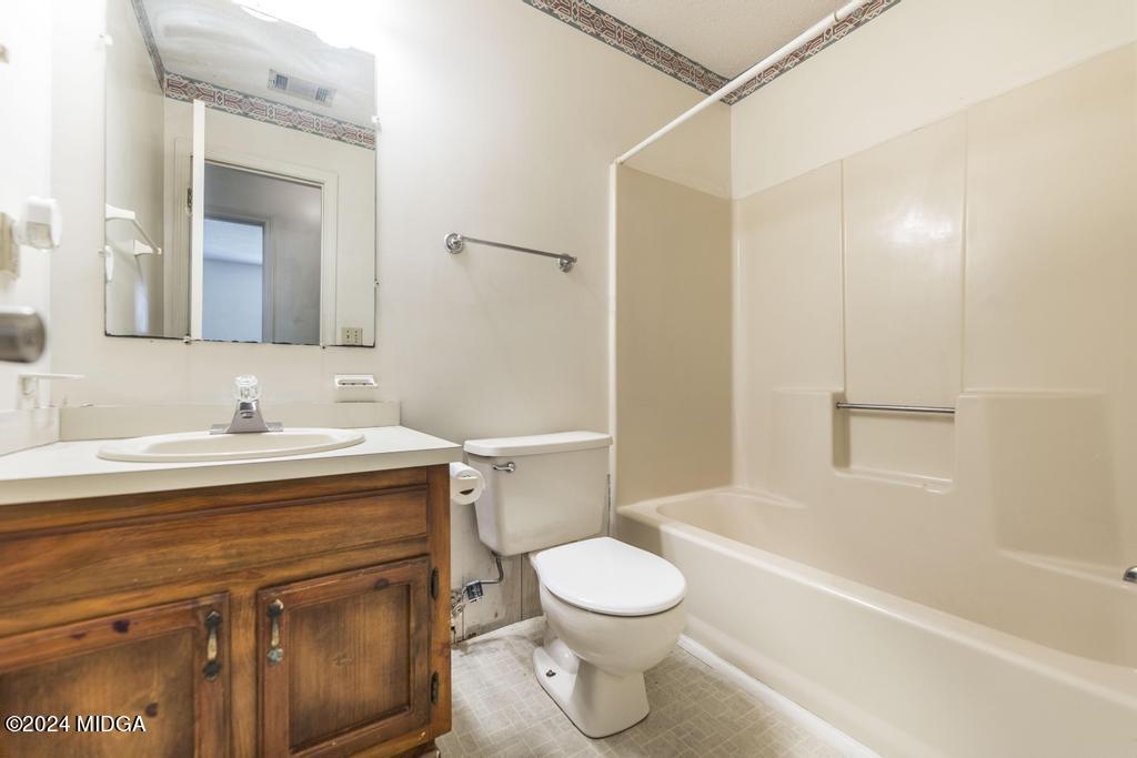 118 Toomer Road Perry, GA 31069 - Photo 24 of 30 a bathroom with a sink a toilet and shower