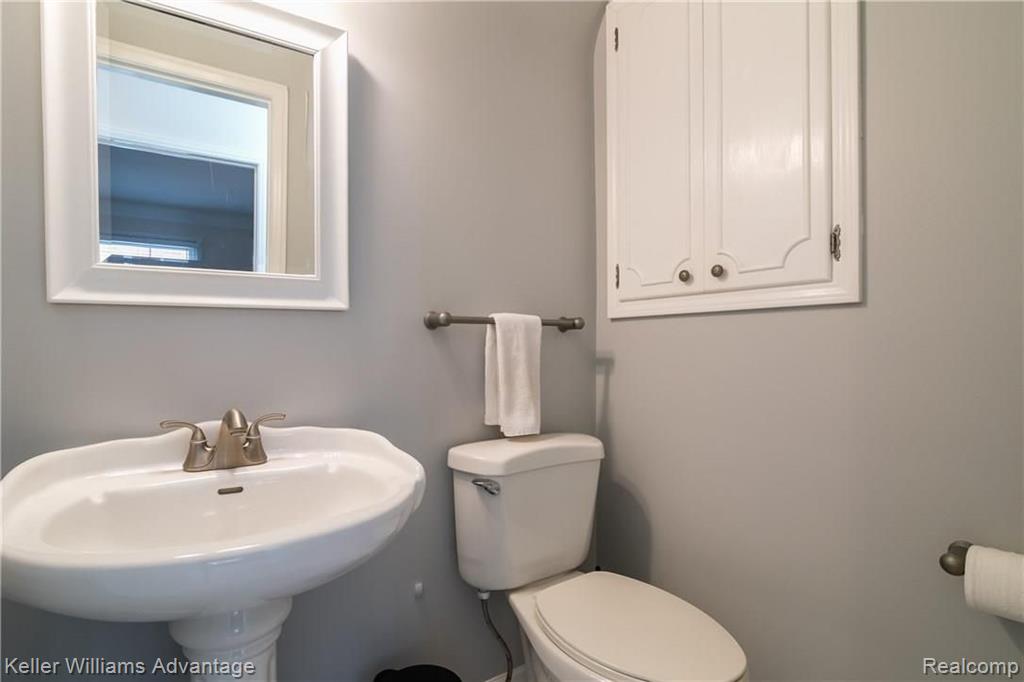 1911 Littlestone Road Grosse Pointe Woods, MI 48236 - Photo 13 of 33