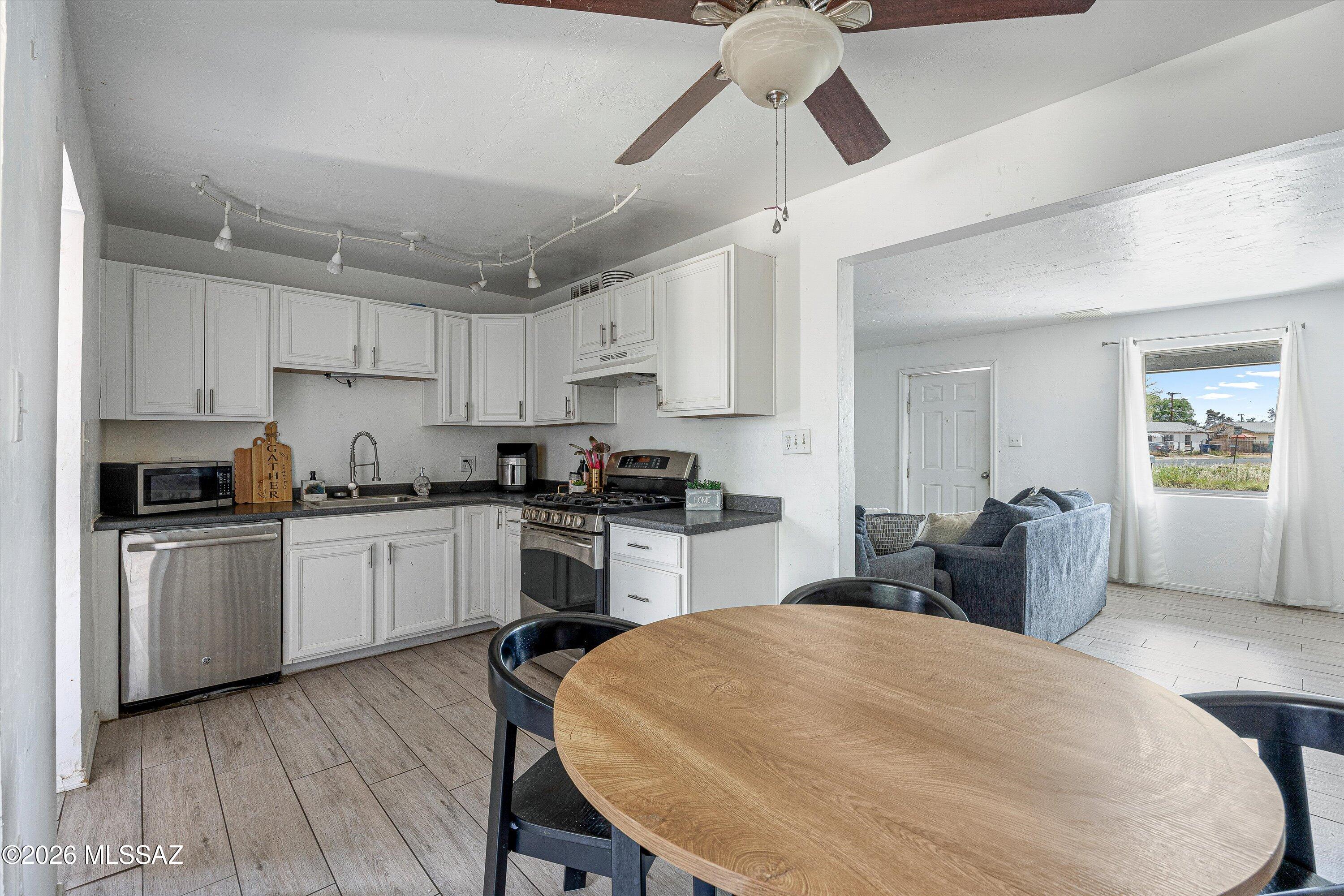 3321 East Silverlake Road Tucson, AZ 85713 - Photo 15 of 28 Dining Area
