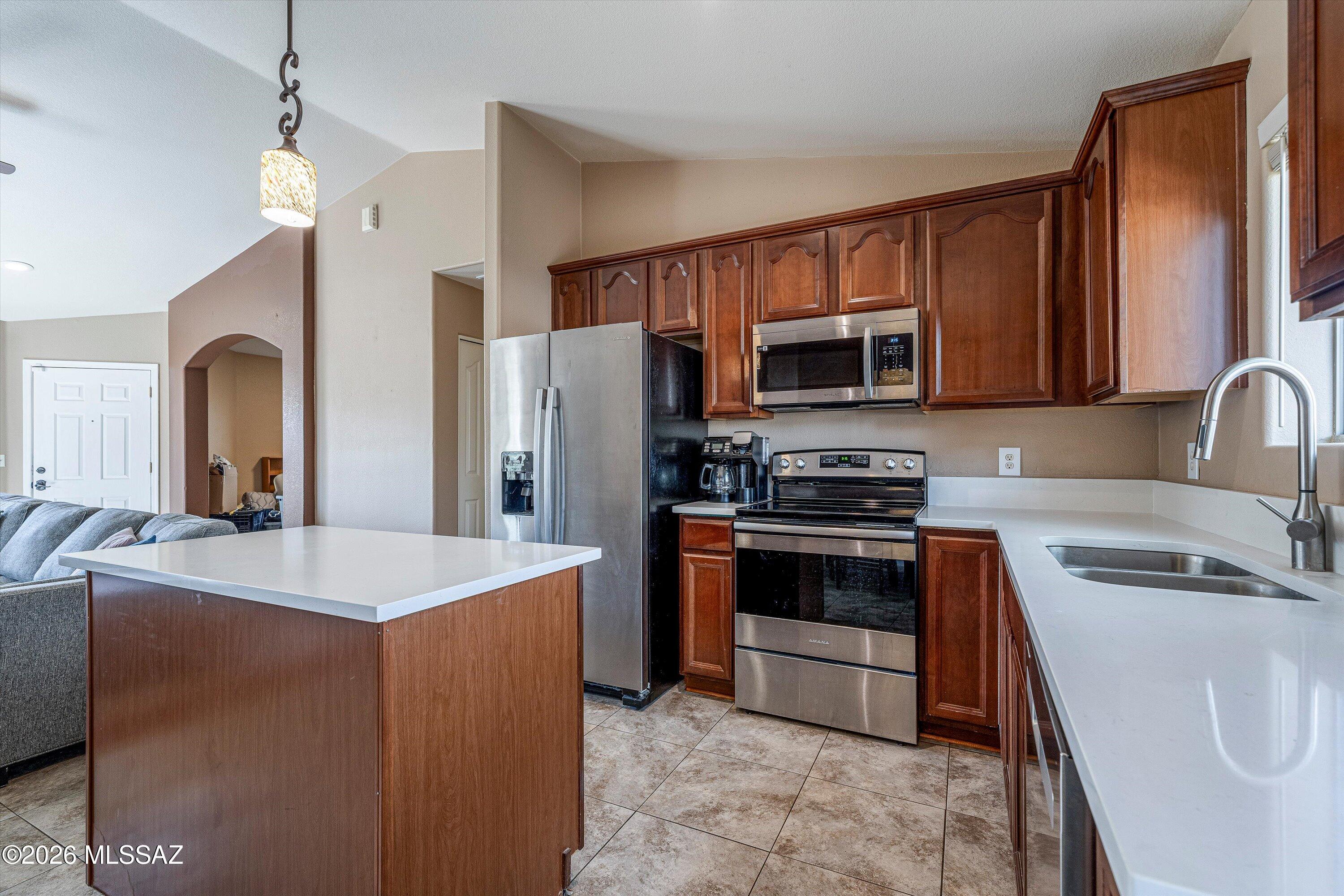 10790 South April Spring Place Vail, AZ 85641 - Photo 14 of 31 14-Kitchen