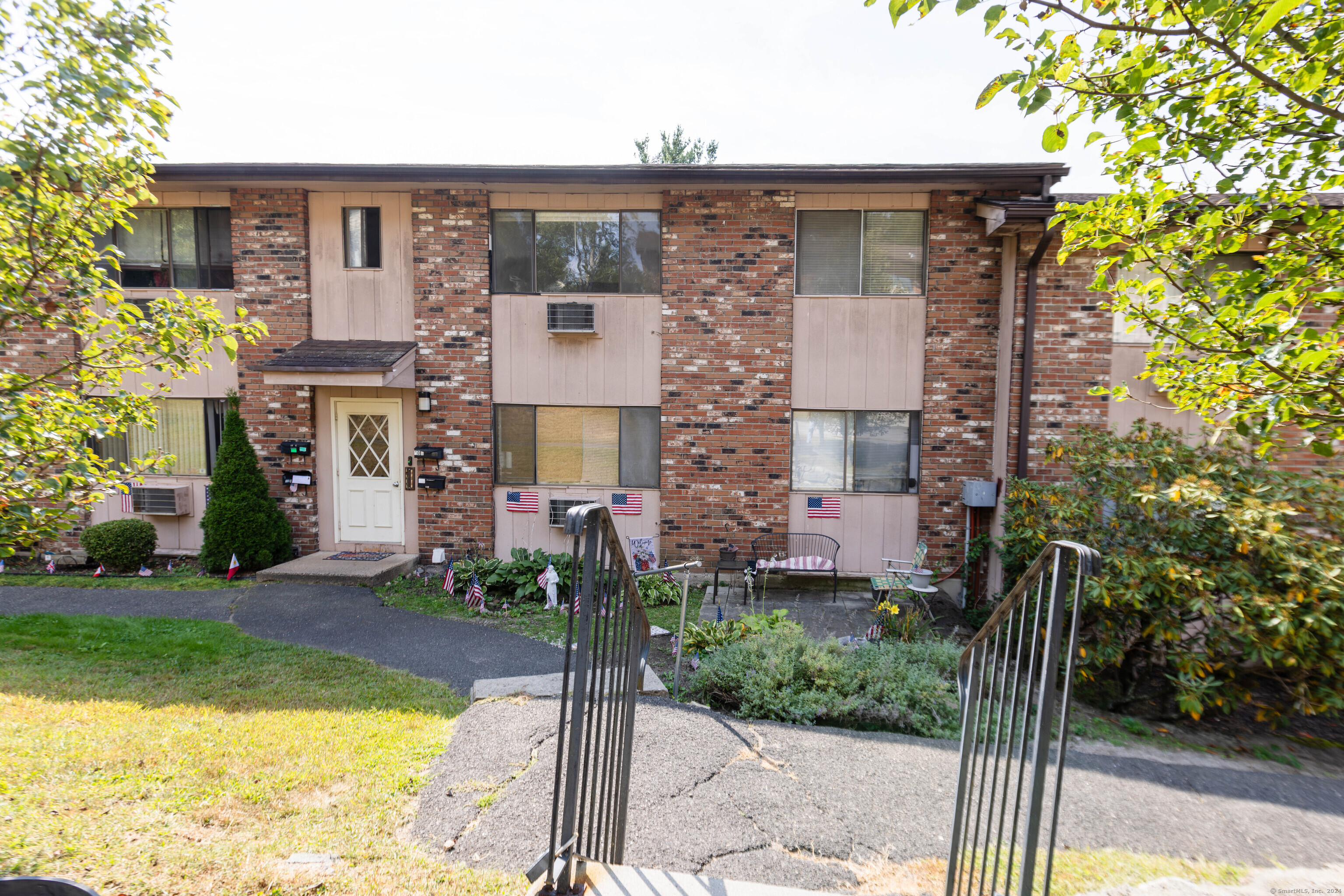 10 Kay Lane, Unit H Waterbury, CT 06708 - Photo 1 of 1 Gallery Image 1