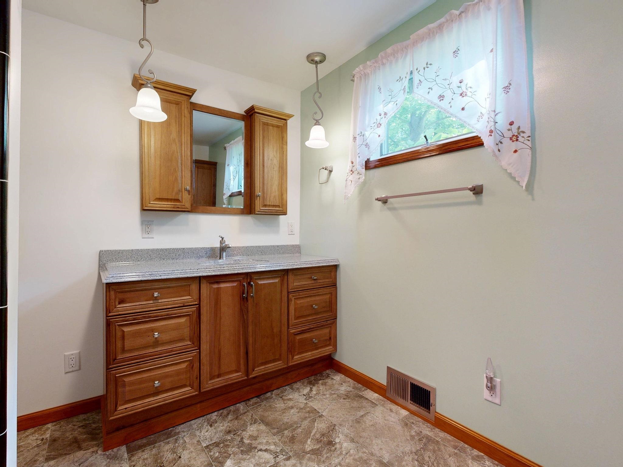 5724 Townline Road Birch Run, MI 48415 - Photo 34 of 93 2nd Bath