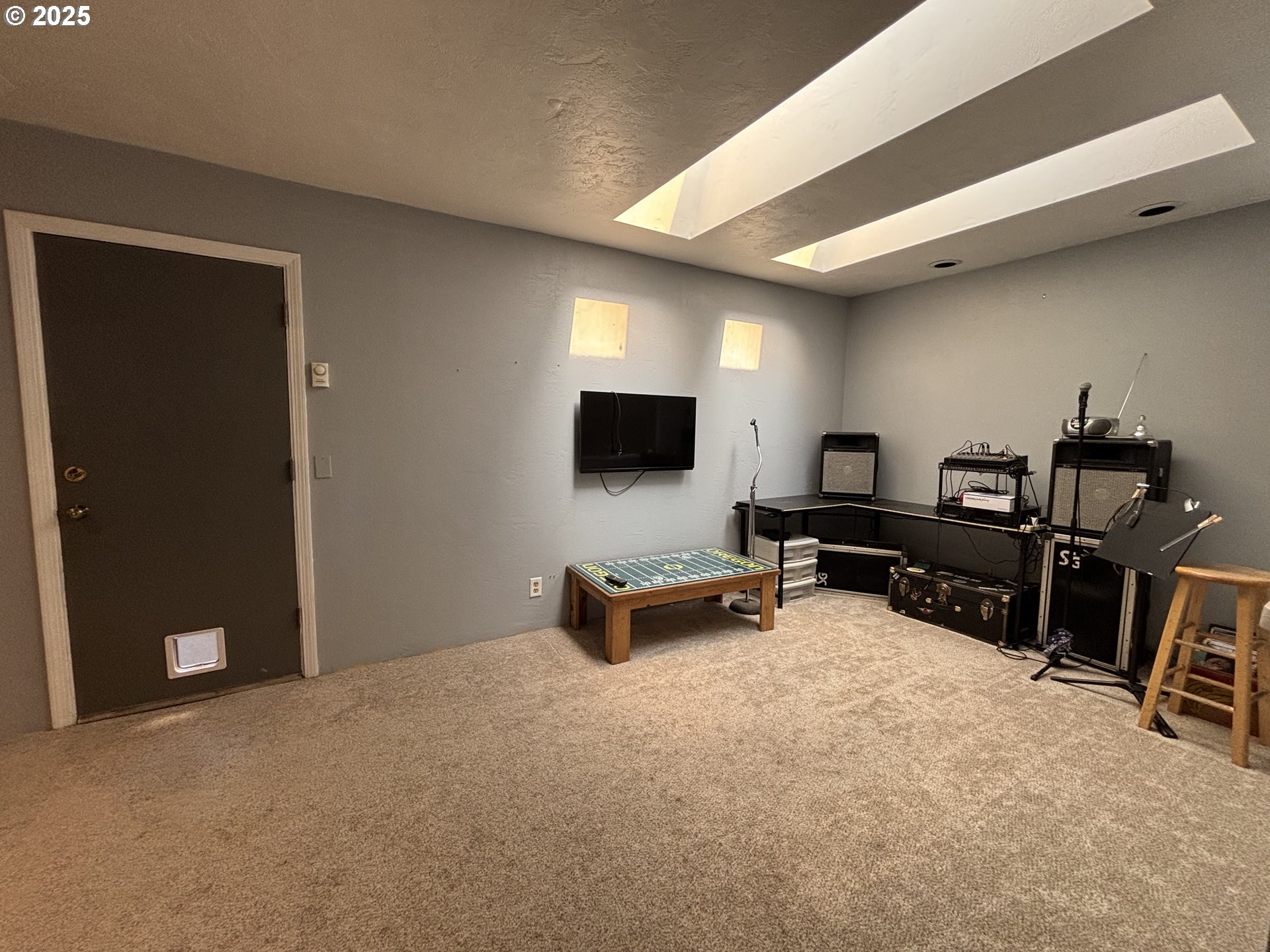 7066 Aster Street Springfield, OR 97478 - Photo 13 of 46 a living room with furniture and a flat screen tv