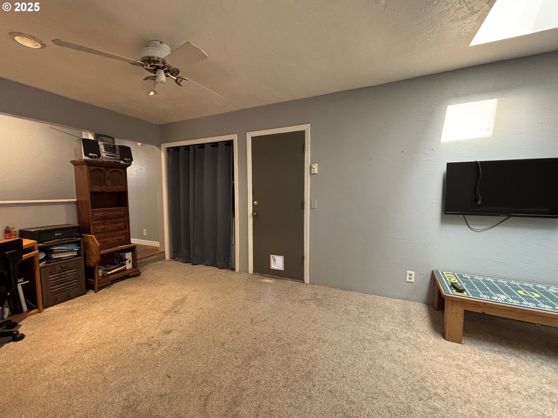 7066 Aster Street Springfield, OR 97478 - Photo 14 of 46 a view of a livingroom with furniture