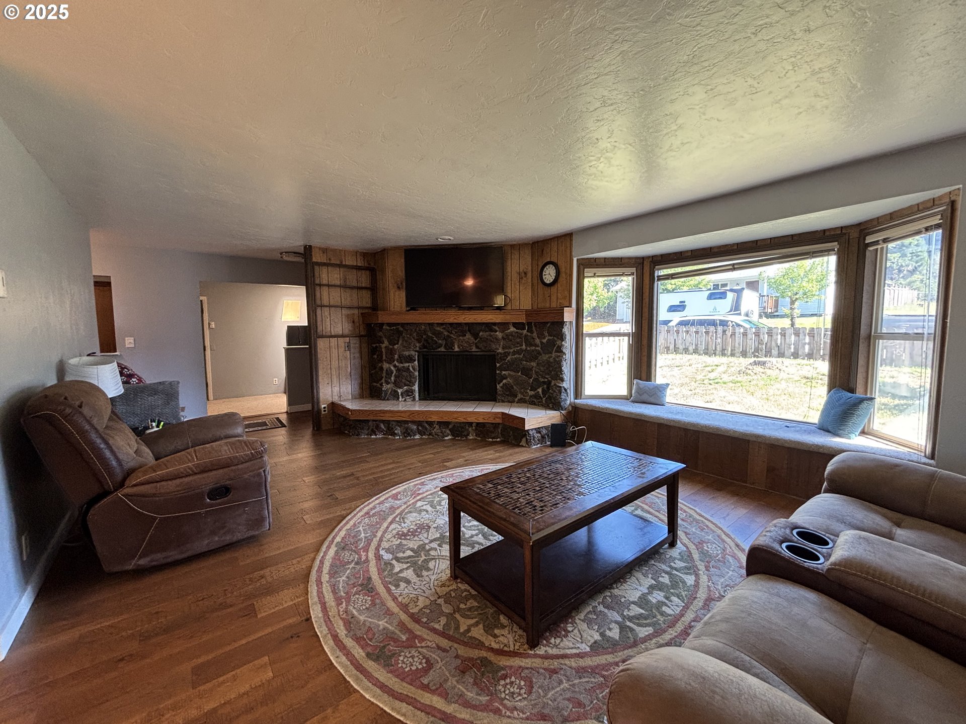7066 Aster Street Springfield, OR 97478 - Photo 3 of 46 a living room with furniture and a large window