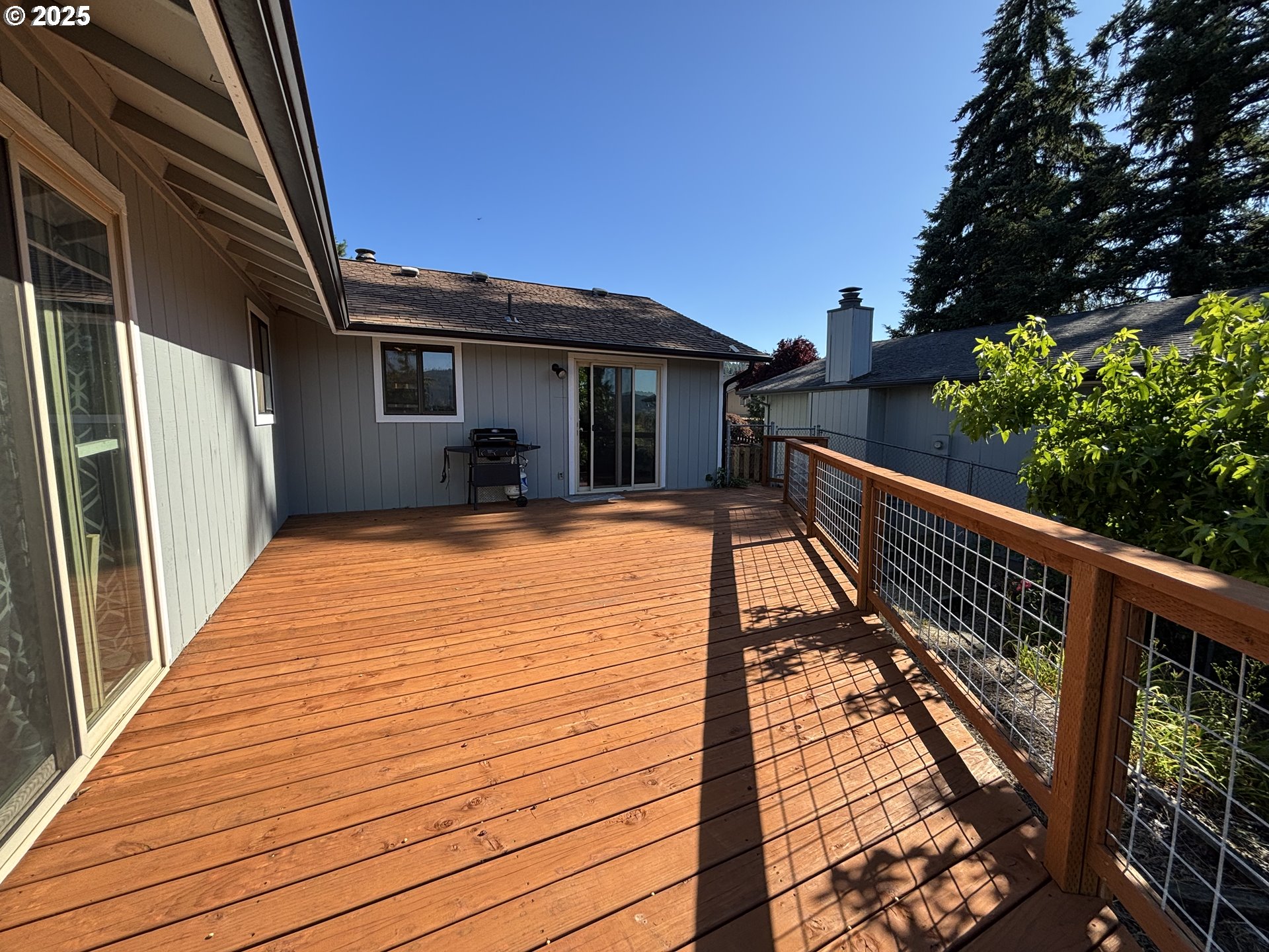 7066 Aster Street Springfield, OR 97478 - Photo 34 of 46 a balcony view with a ocean view