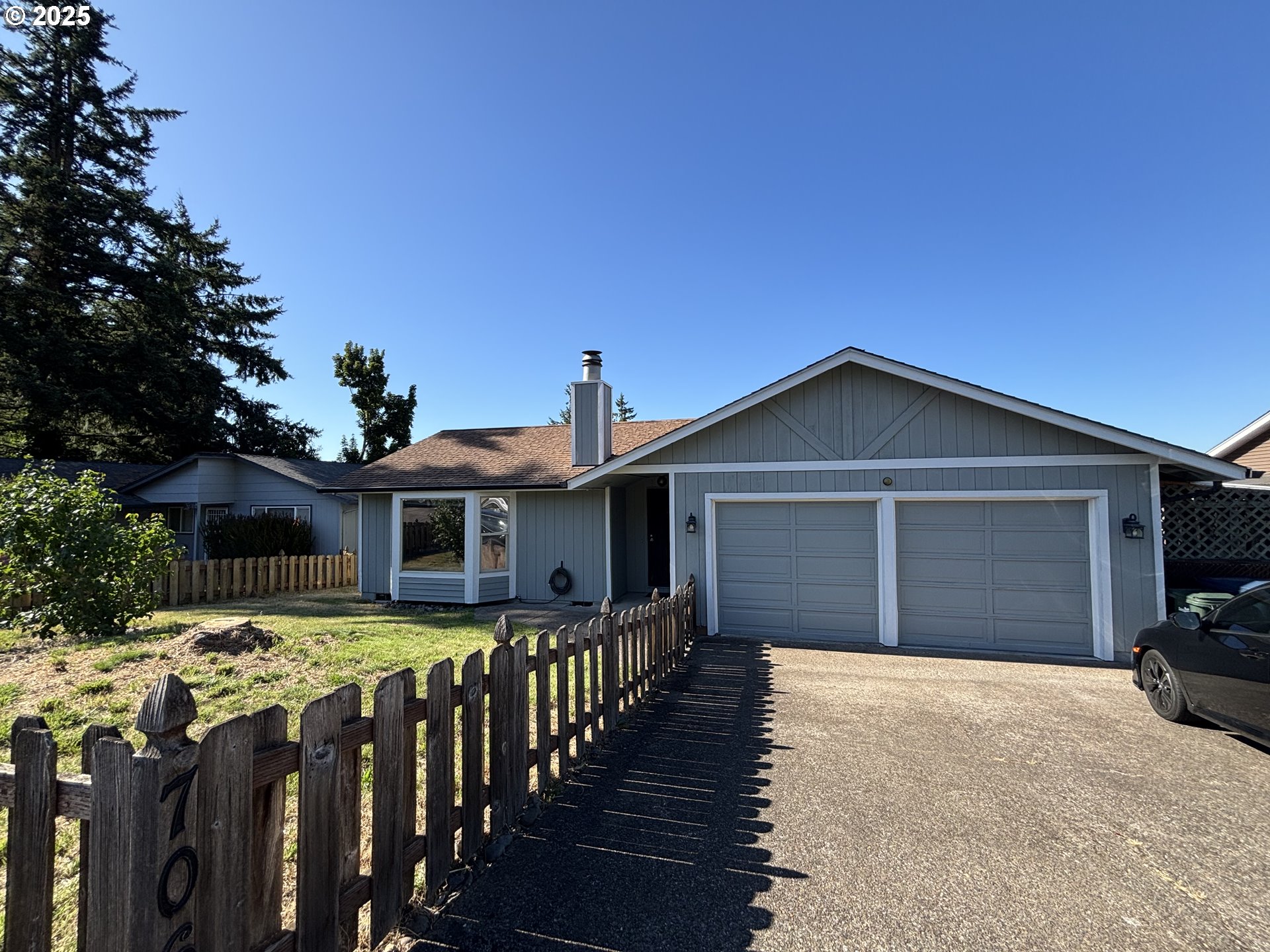 7066 Aster Street Springfield, OR 97478 - Photo 44 of 46 a front view of house with yard
