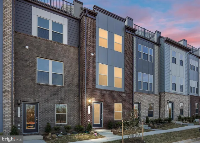 $2,900 | 8796 Noether Street, Manassas, VA 20110