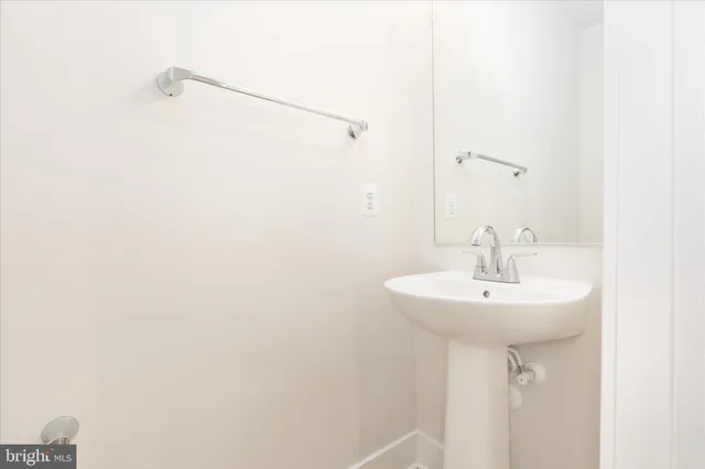 $2,900 | 8796 Noether Street, Manassas, VA 20110