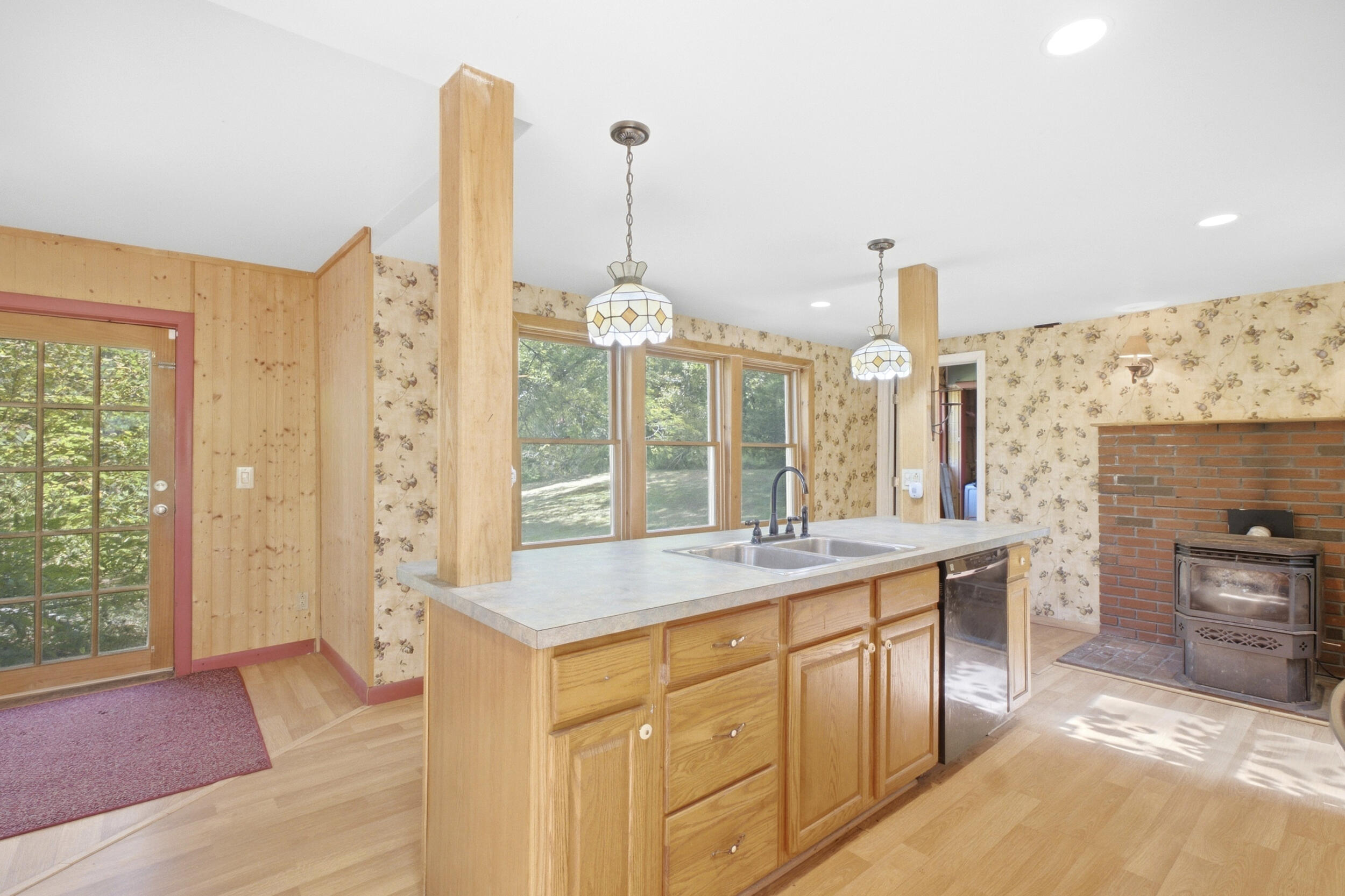808_royalsborough_rd-interior-08