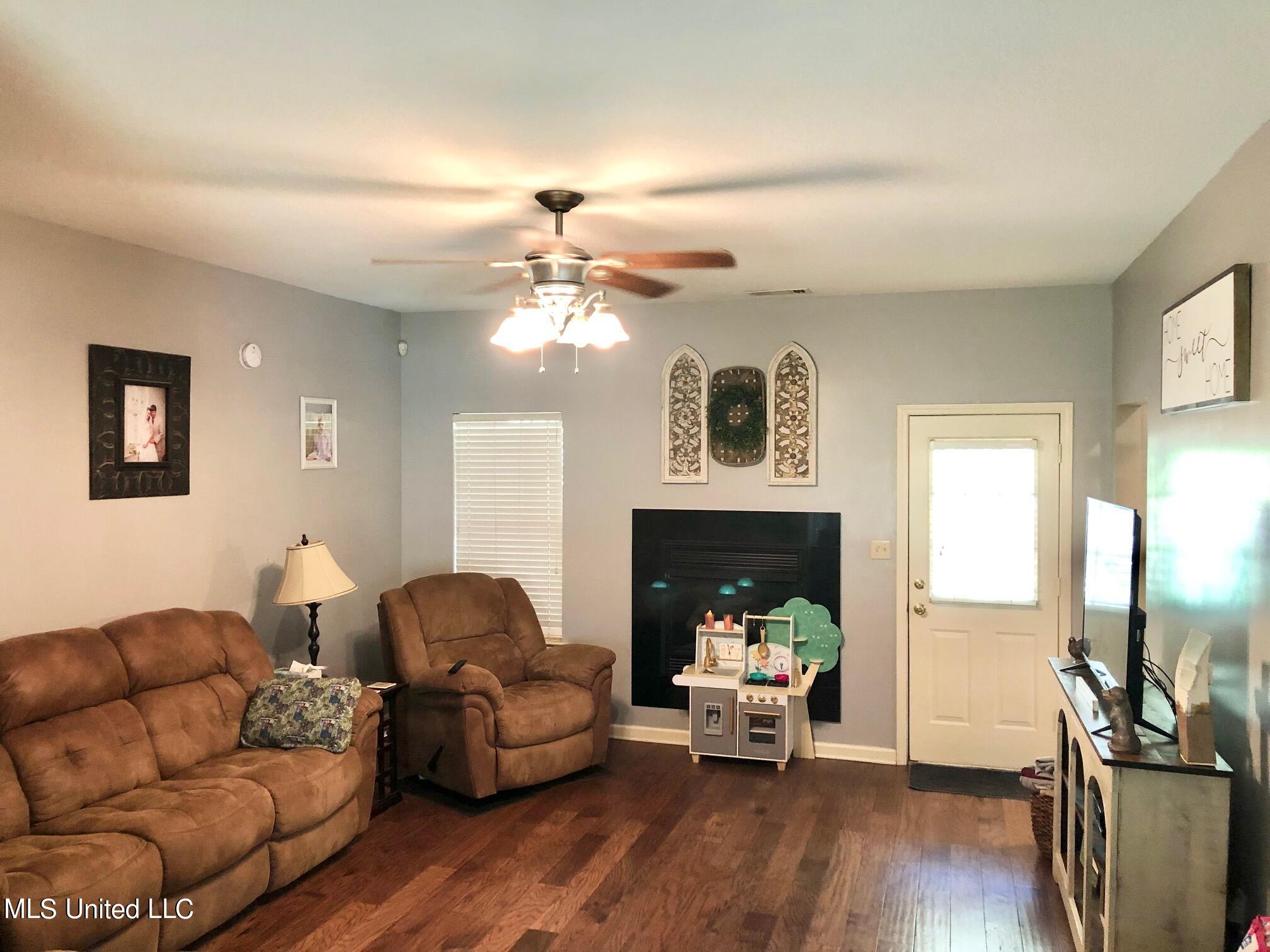 200 Roper Cove Byhalia, MS 38611 - Photo 8 of 21 IMG_9085