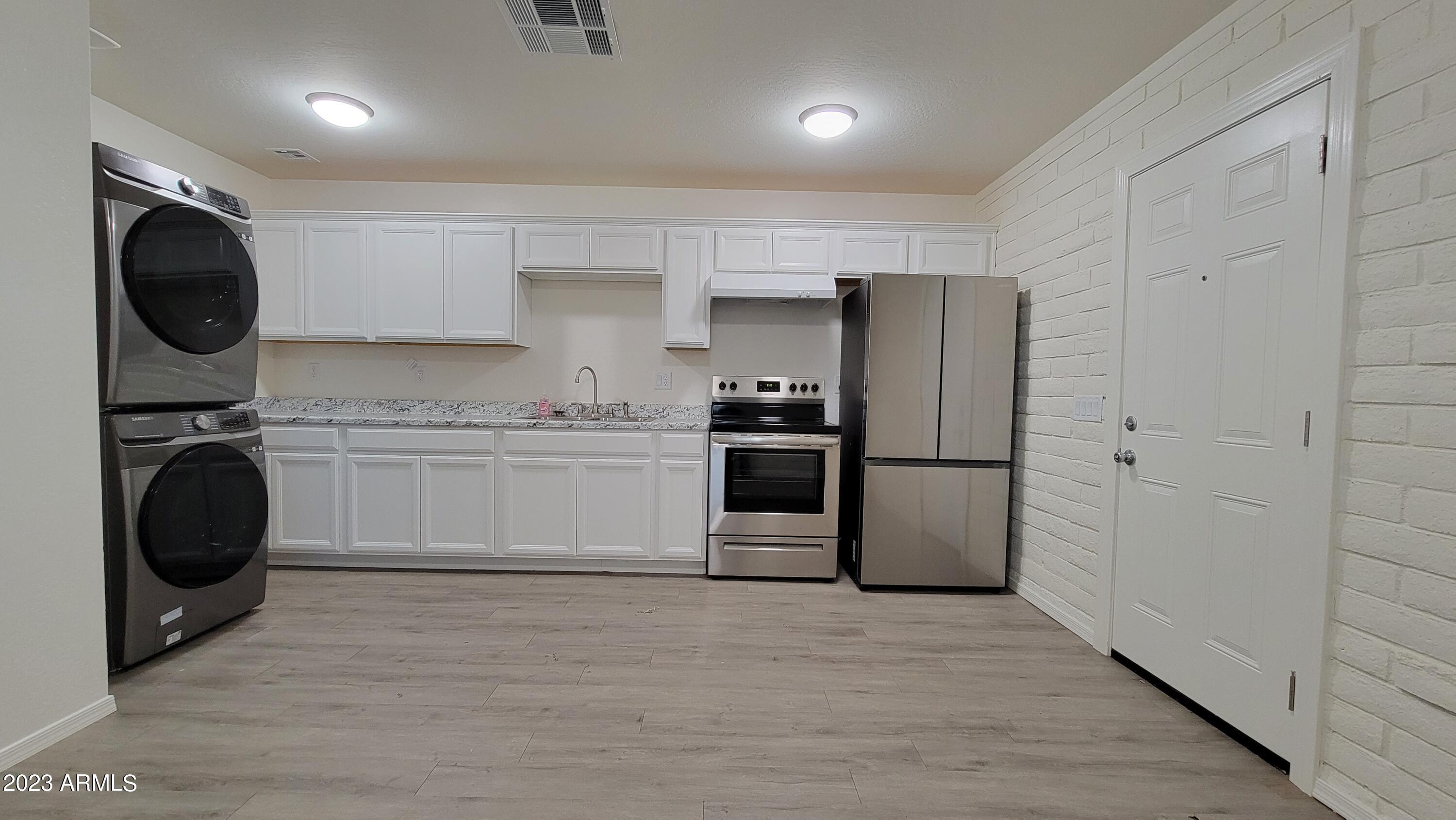 6044 West Redfield Road Glendale, AZ 85306 - Photo 14 of 20 Kitchen- all new!