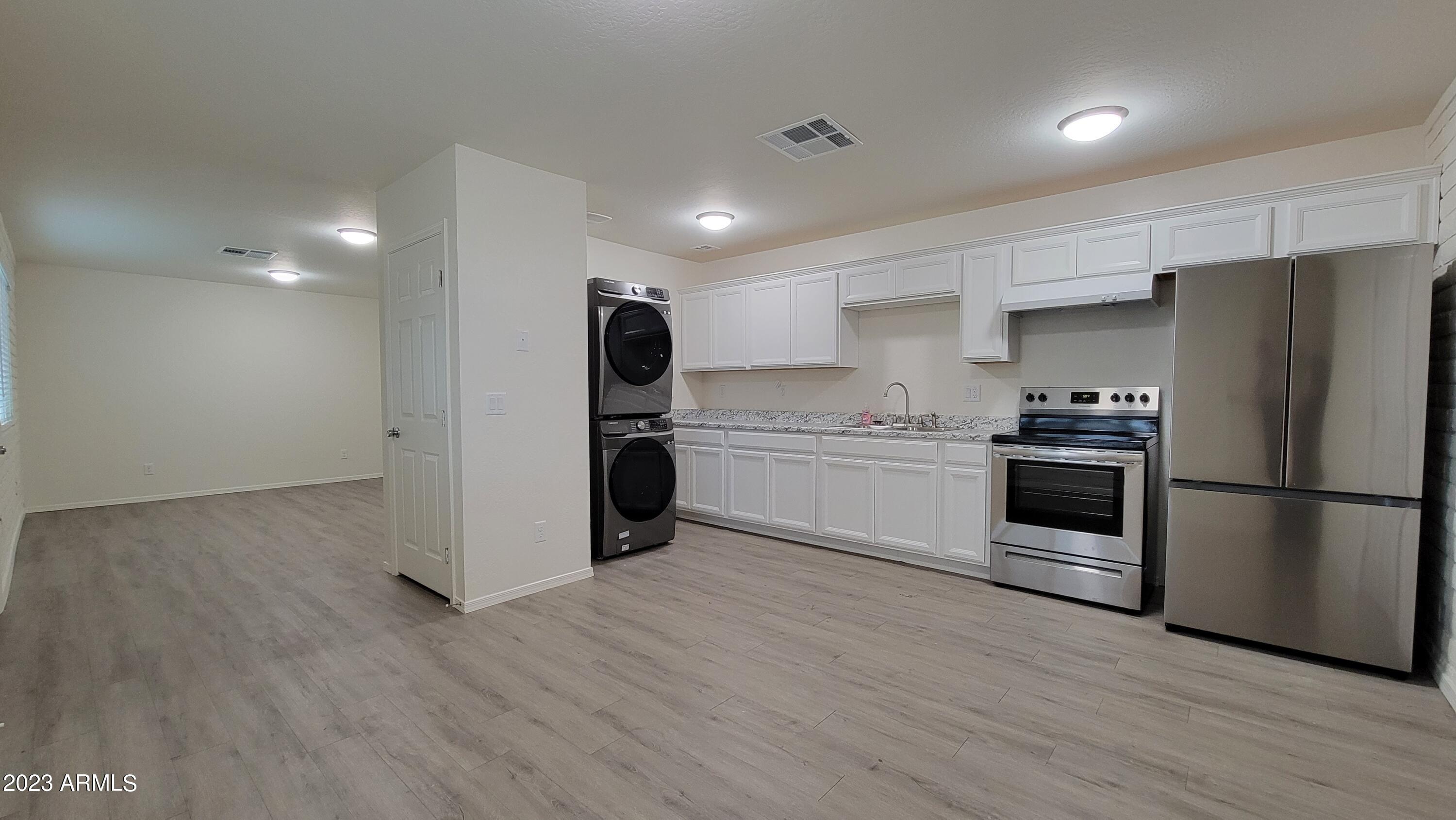 6044 West Redfield Road Glendale, AZ 85306 - Photo 2 of 20 Kitchen- fully loaded