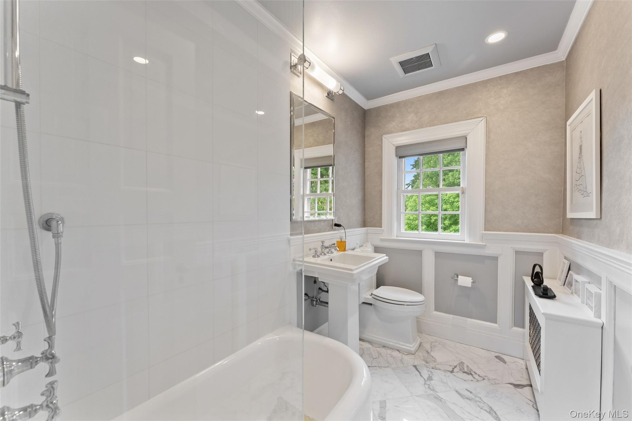 21 Dolma Road Scarsdale, NY 10583 - Photo 26 of 46 Full Bathroom
