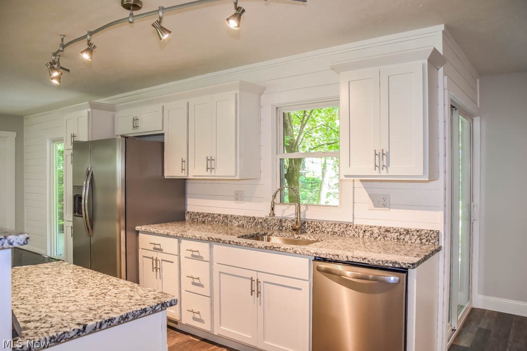 3754 Boydell Road Kent, OH 44240 - Photo 4 of 23 The kitchen has stainless steel appliances.