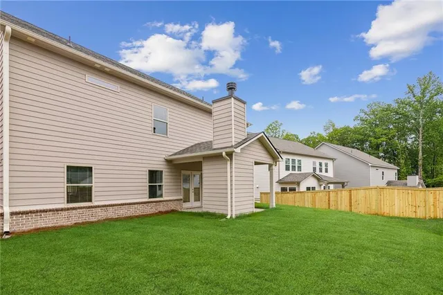 a view of a house with a backyard