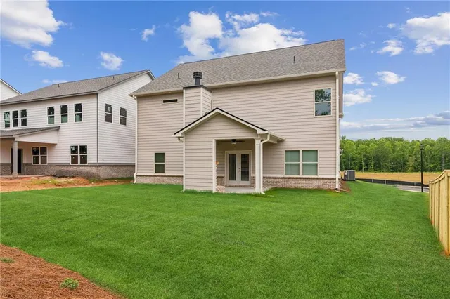 a view of a house with a yard