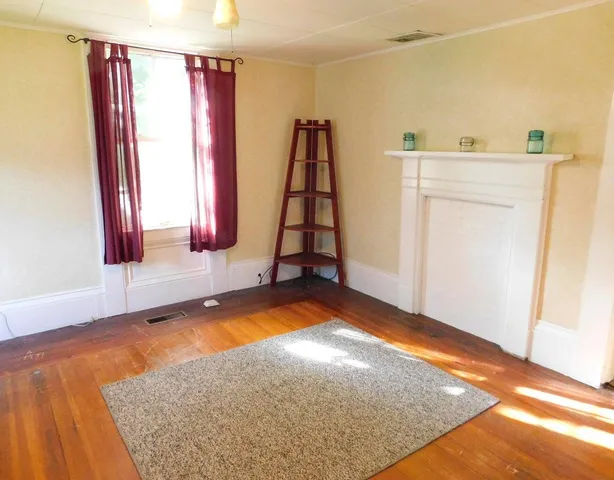 $119,900 | 73 Spring Street, Dexter, ME 04930