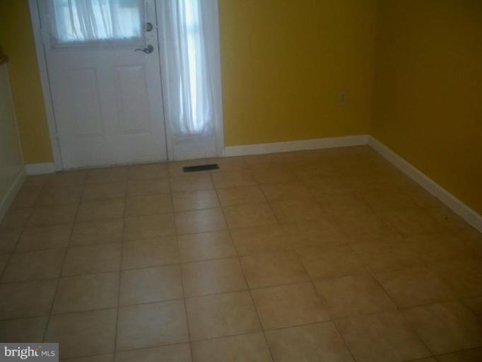 10501 Apple Ridge Road Gaithersburg, MD 20886 - Photo 4 of 15 a view of a small space