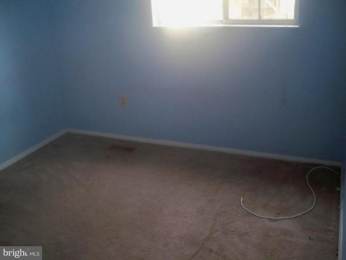 10501 Apple Ridge Road Gaithersburg, MD 20886 - Photo 10 of 15 a room that has a hard wood floor and a window