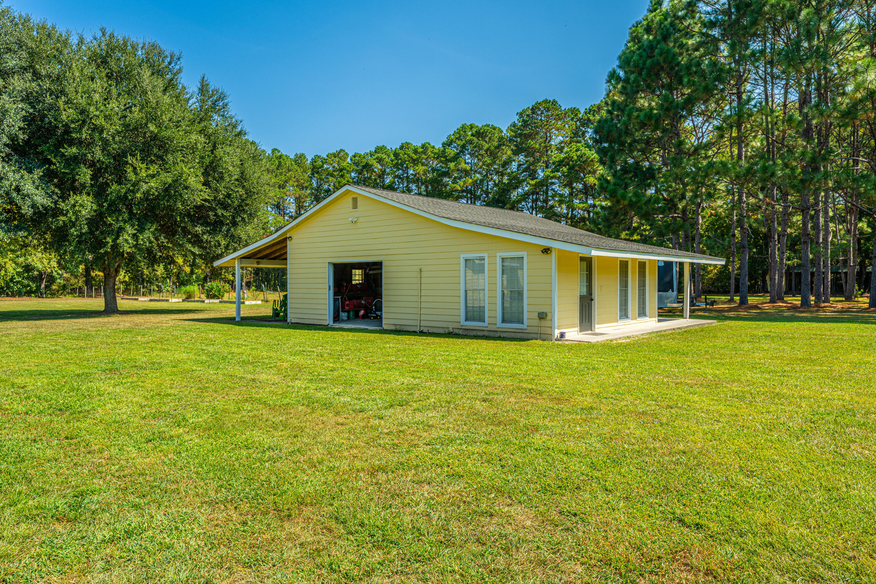 135 Rose Hill Ridgeville, SC 29472 - Photo 20 of 38 Detatched garage
