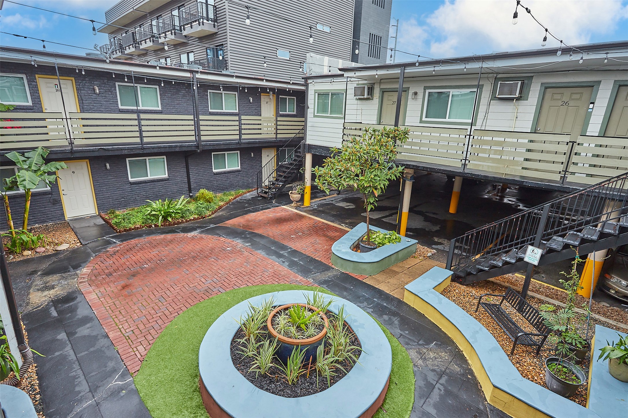 1840 Richmond Avenue, Unit 32 Houston, TX 77098 - Photo 15 of 19 a view of a house with a swimming pool