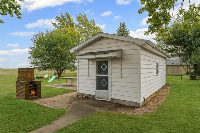 a black and white photo of a white wall