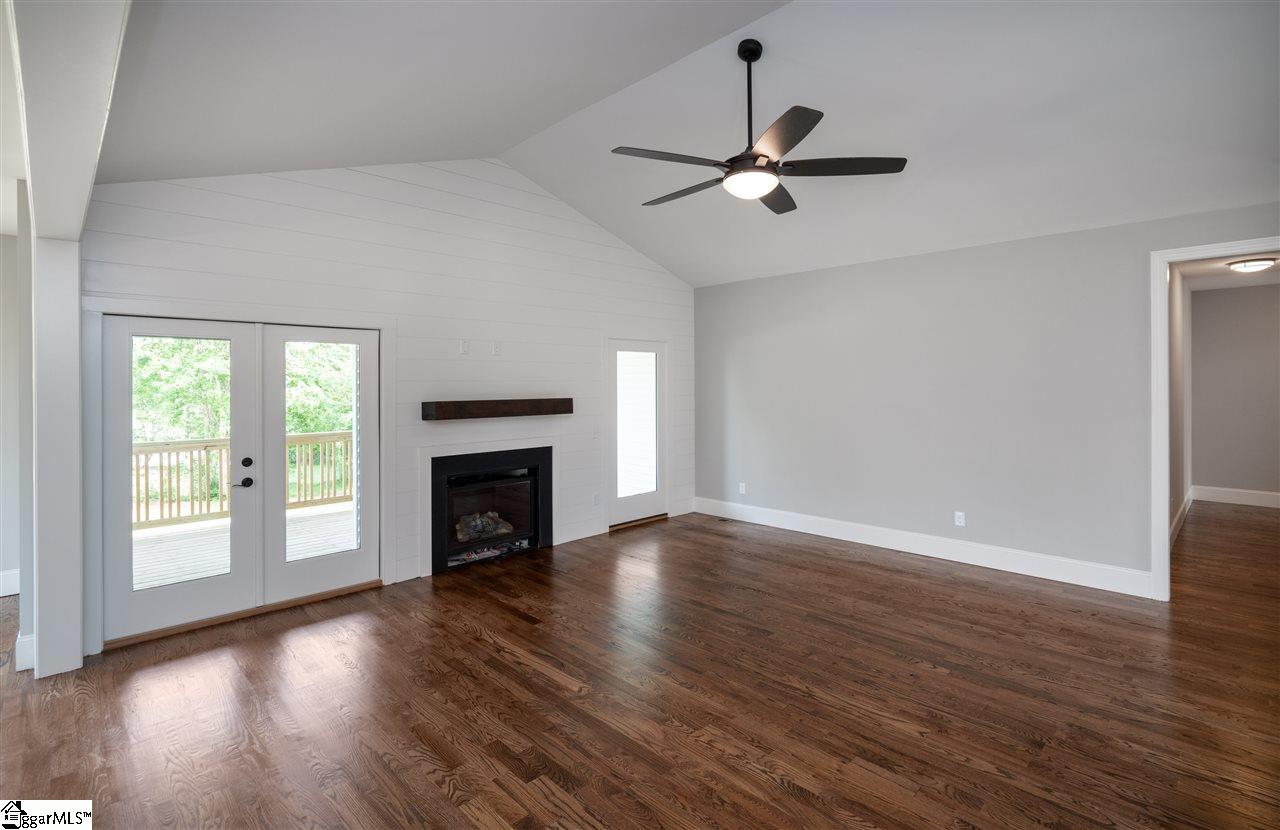 2416 Poole Road Greer, SC 29651 - Photo 5 of 34