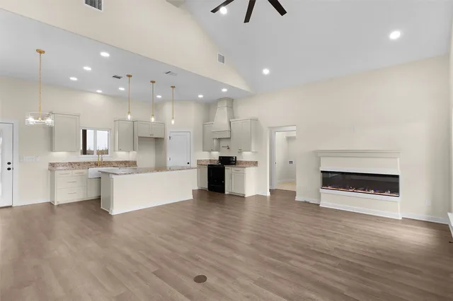 $435,000 | 7349 Tiff Nicole Lane, Von Ormy, TX 78073