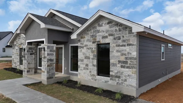 $435,000 | 7349 Tiff Nicole Lane, Von Ormy, TX 78073