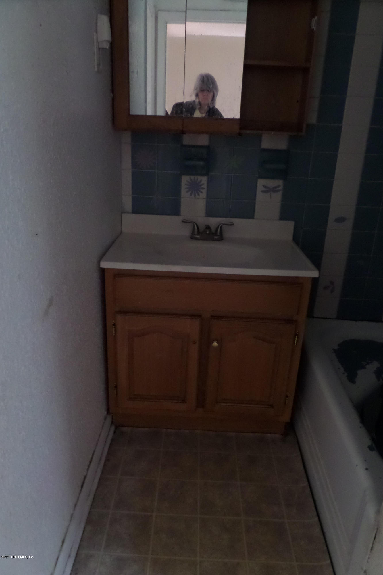 8227 Merivale Road Jacksonville, FL 32208 - Photo 12 of 13 Bathroom 2