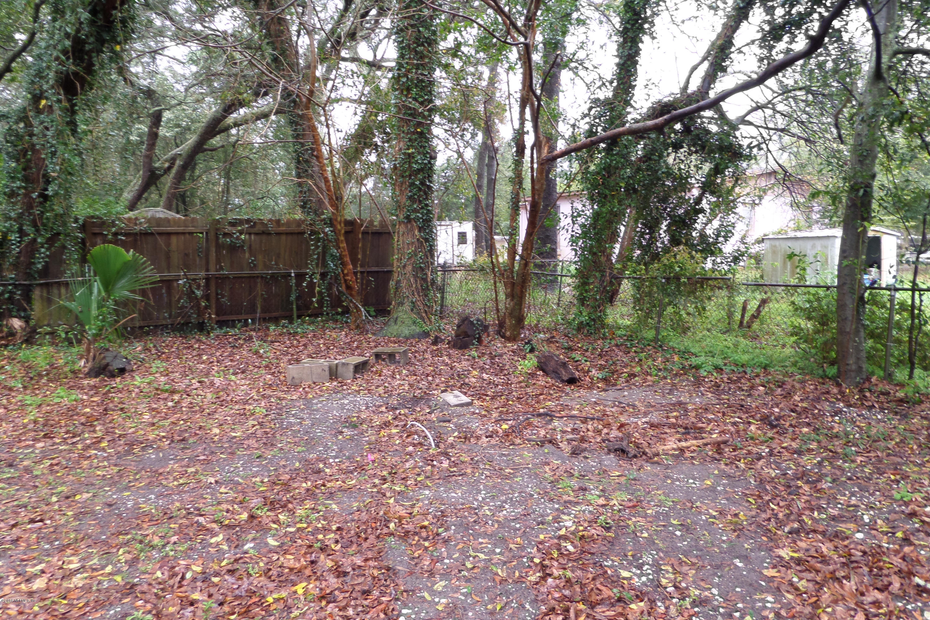 8227 Merivale Road Jacksonville, FL 32208 - Photo 13 of 13 Large Backyard