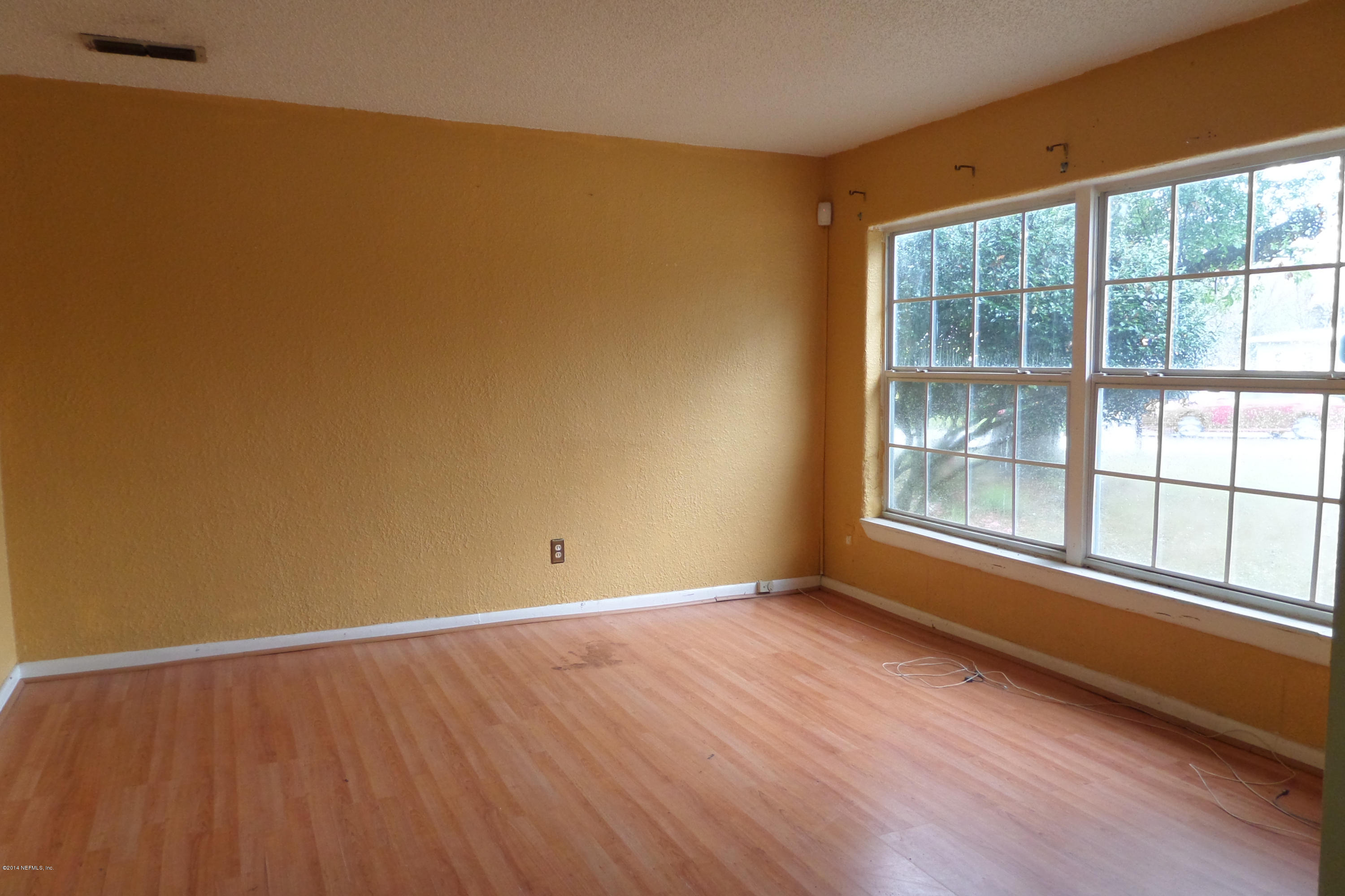 8227 Merivale Road Jacksonville, FL 32208 - Photo 2 of 13 Family Room
