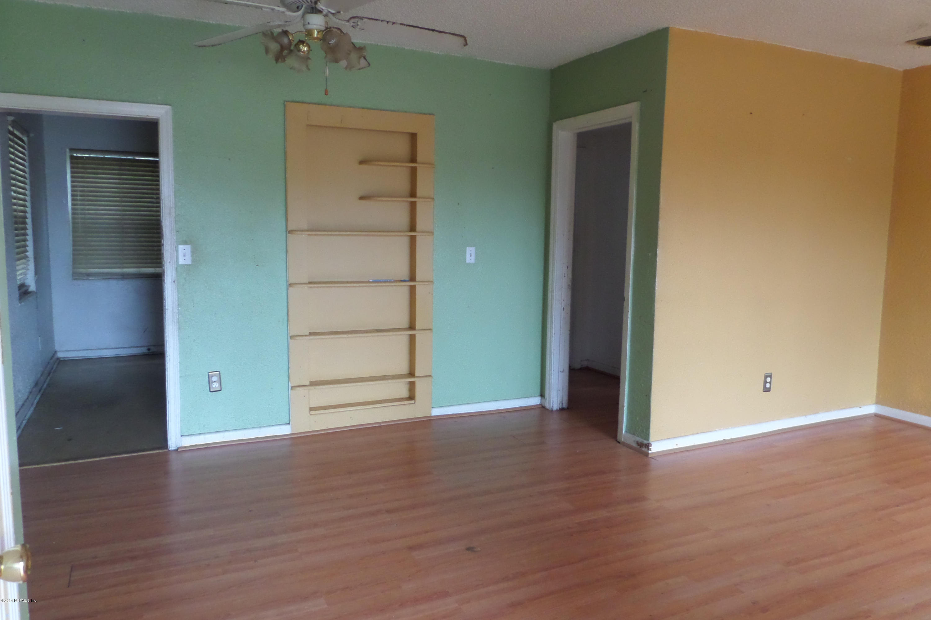 8227 Merivale Road Jacksonville, FL 32208 - Photo 3 of 13 Family room