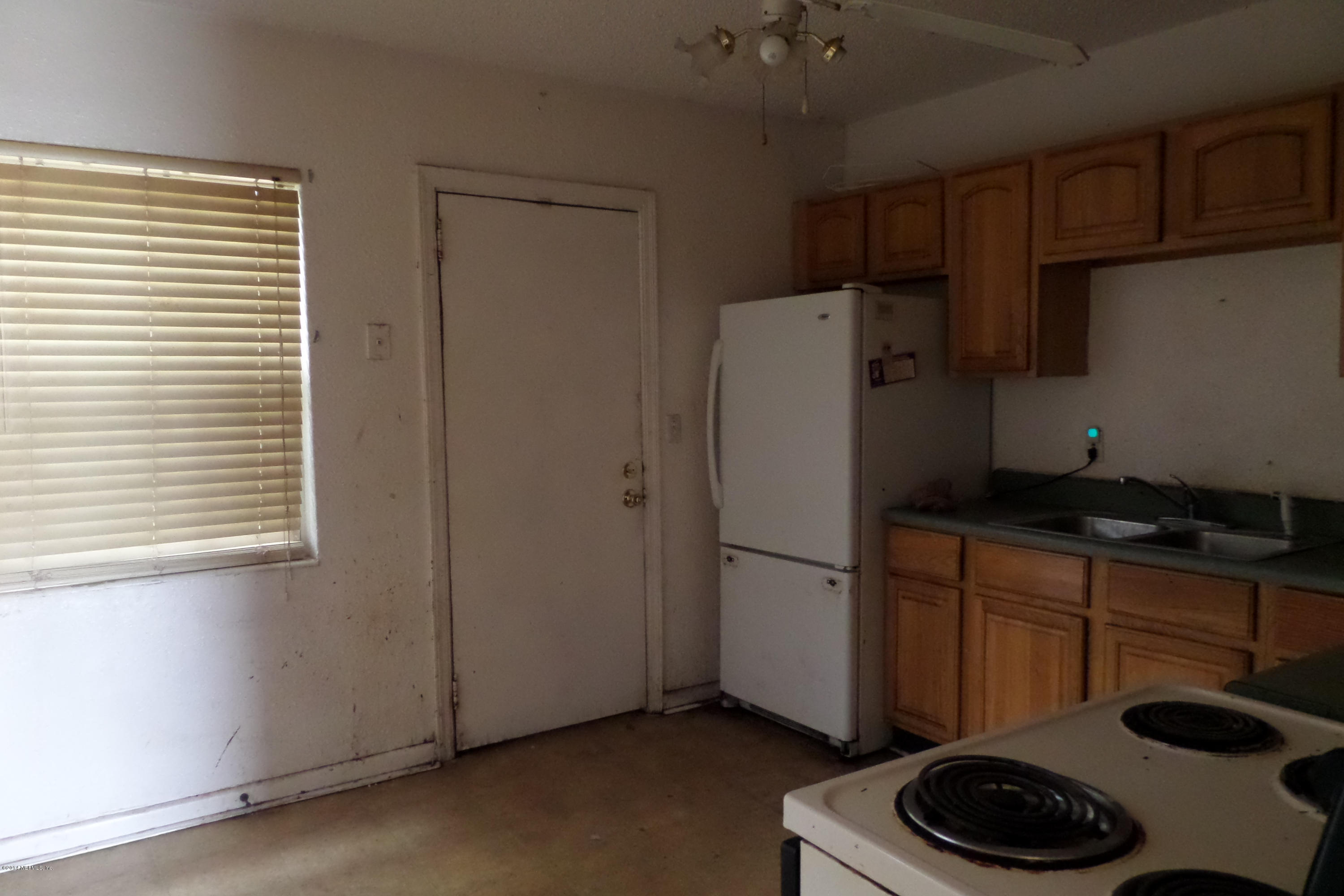 8227 Merivale Road Jacksonville, FL 32208 - Photo 4 of 13 kitchen