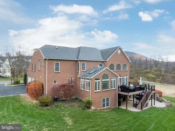 a view of a house with outdoor space