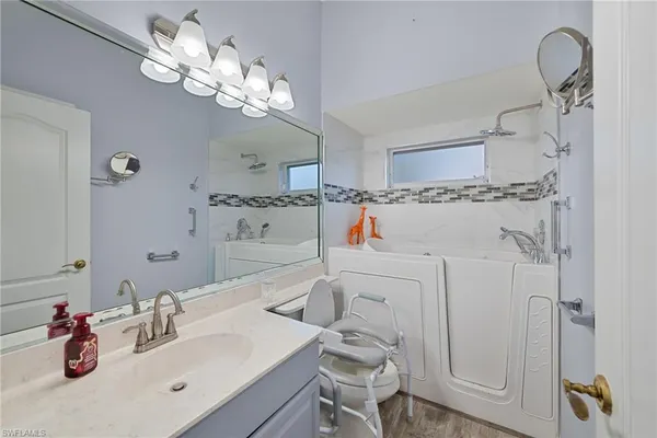 $725,000 | 195 Palmetto Dunes Circle, Naples, FL 34113