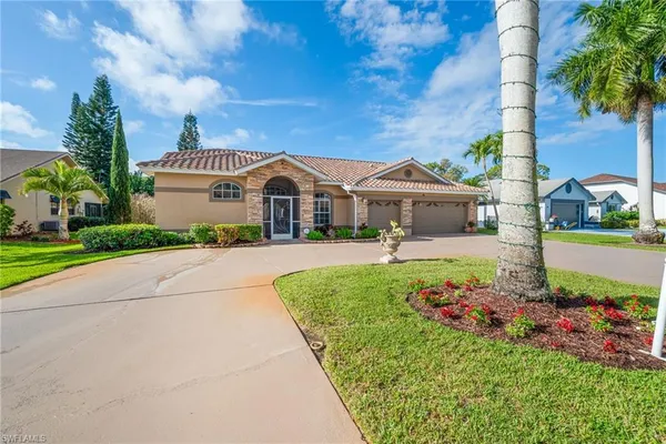 $725,000 | 195 Palmetto Dunes Circle, Naples, FL 34113