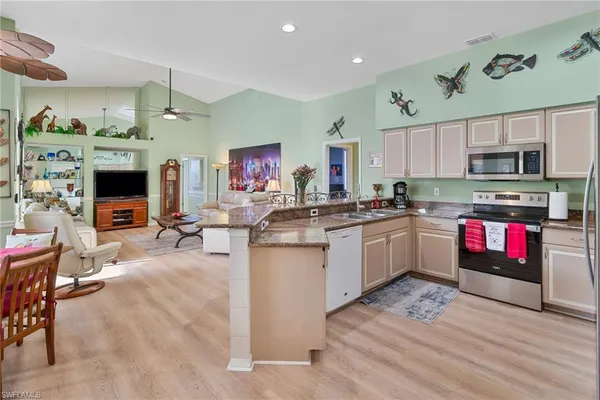 $725,000 | 195 Palmetto Dunes Circle, Naples, FL 34113