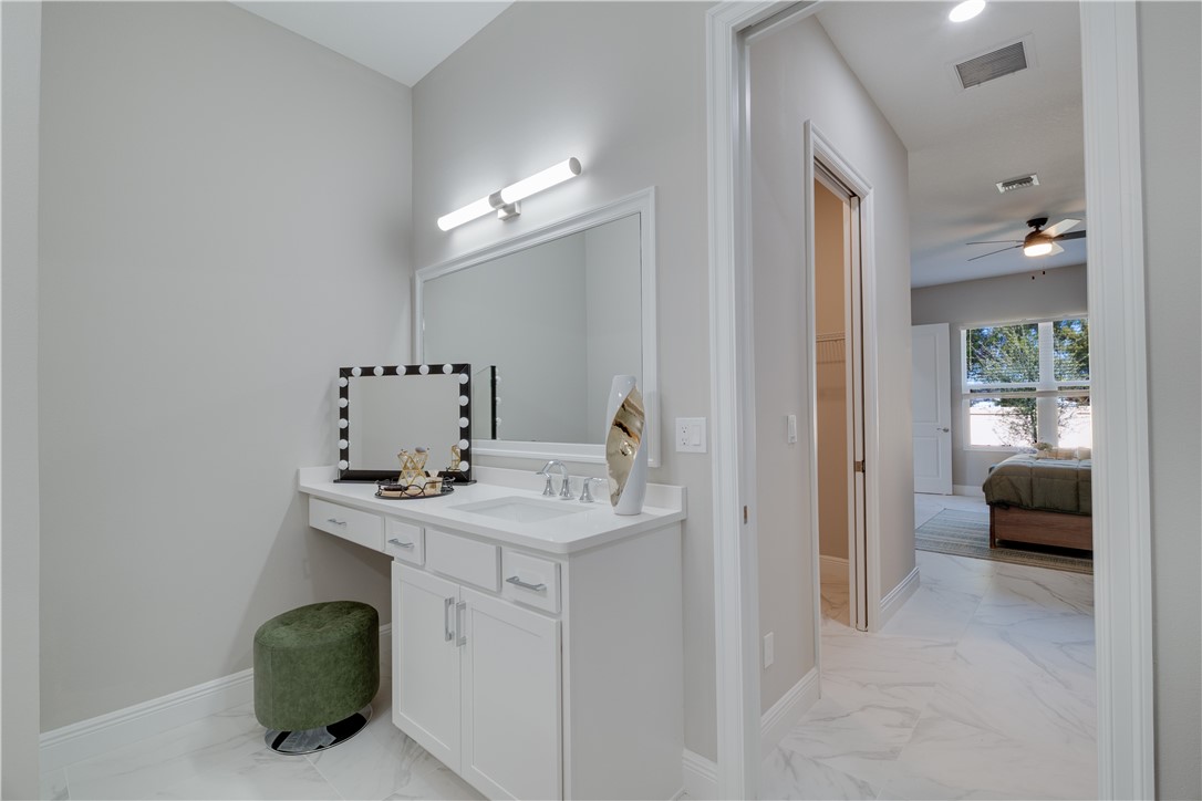 2005 Bridgepointe Circle, Unit 97 Vero Beach, FL 32967 - Photo 21 of 36