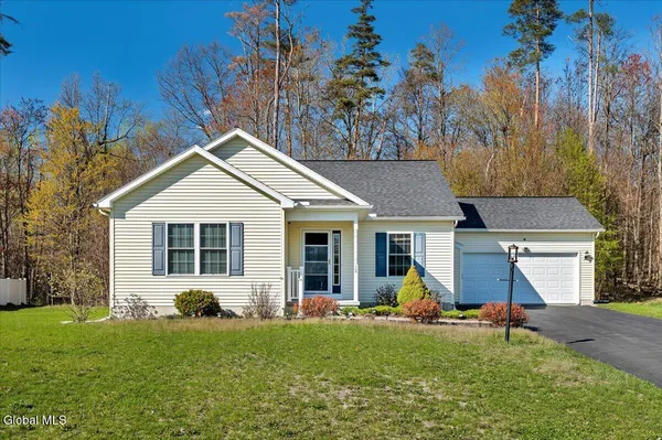 $550,000 | 18 Kelly Lane, Halfmoon, NY 12065