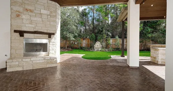 a view of a house with backyard and porch