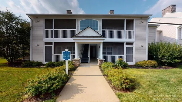 $2,200 | 2795 South Knightsbridge Circle, Ann Arbor, MI 48105