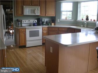 524 Riggs Avenue Berlin, NJ 08009 - Photo 2 of 12 Kitchen